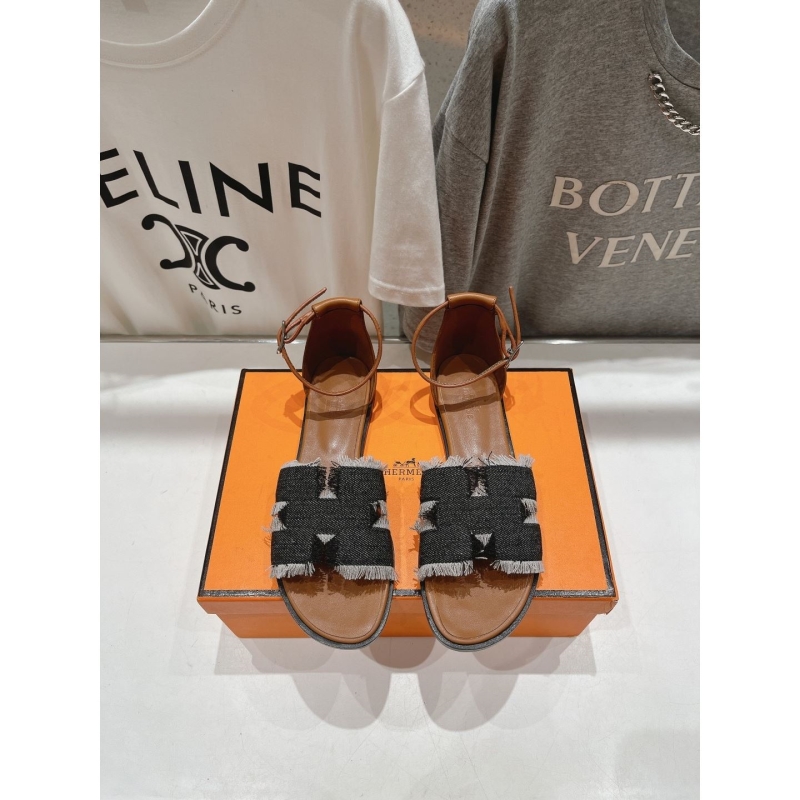 H**mes slippers